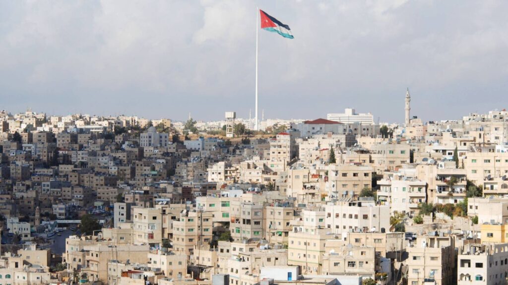 بعد عطلة العيدين.. الأردنيون يستقبلون شهراً جديداً بجيوب فارغة
