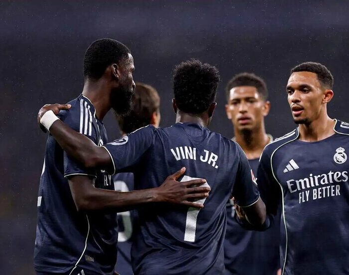 رد فعل لاعبي ريال مدريد تجاه فليك بعد الخسارة أمام برشلونة (فيديو)
