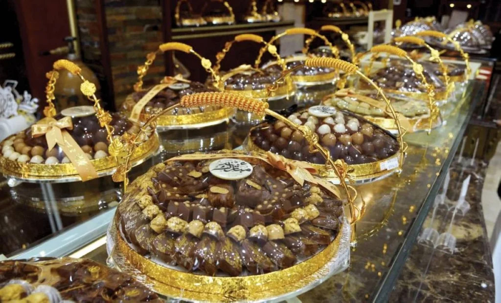 عيد الأضحى ينعش المطاعم والحلويات.. وتفاؤل بموسم تجاري أقوى