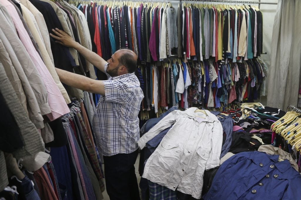 "البالة" تنعش الأسواق.. الأردنيون يطاردون الفرحة بأقل التكاليف
