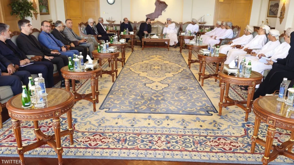 إيران وعُمان تعقدان أول اجتماع للجنة المشتركة بشأن إدارة مضيق هرمز