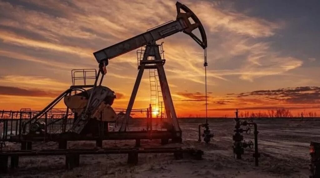 النفط يشتعل.. برنت يتجاوز 97 دولاراً وWTI يقفز فوق 94 في ظل توترات