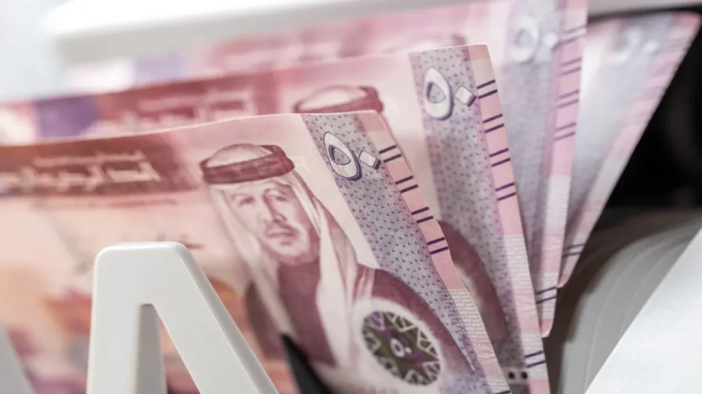 الراتب على المحك.. جيوب مثقلة ومصاريف متراكمة بعد العيد