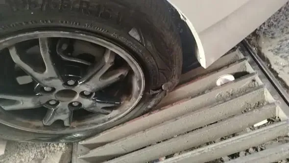 مركبة تتضرر