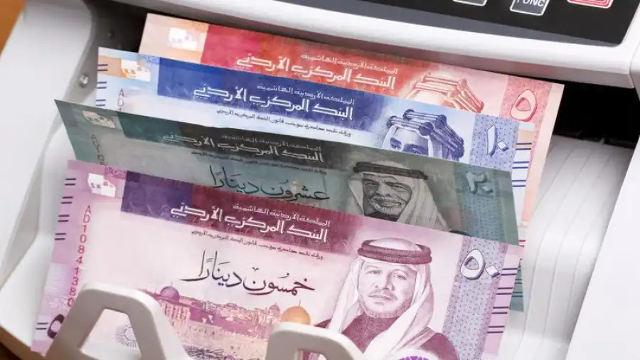 30 دينارًا.. زيادة تُخفف العبء أم "قطرة في بحر" الغلاء؟