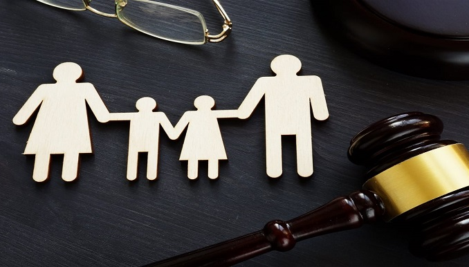 بعد موجة من الجدل.. ما حقيقة خفض سن الحضانة إلى 7 سنوات؟