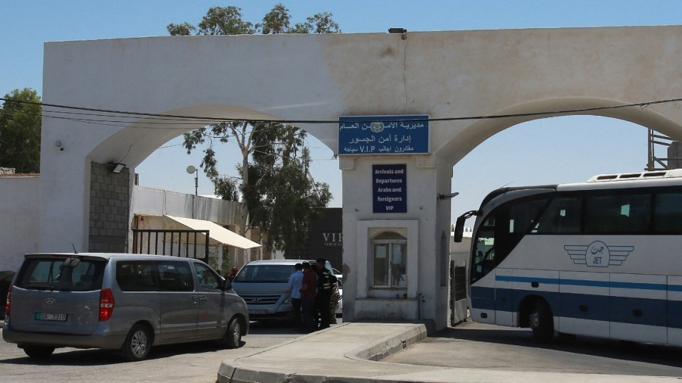 إجراءات جديدة على جسر الملك حسين الخميس وإغلاق المعبر التجاري