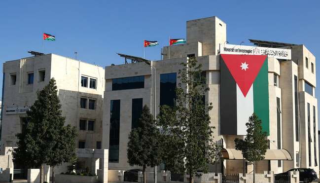 ما حقيقة تعثر مشروع وخروج 3 مصانع؟.. وزارة الاستثمار تحسم الجدل