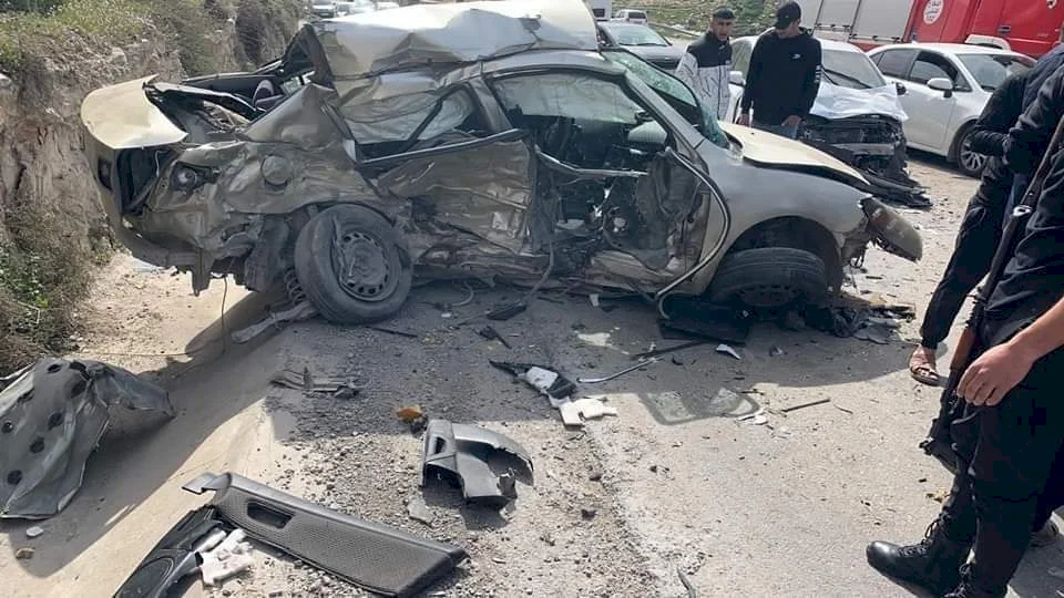 فاجعة على طريق وادي عربة.. أم وطفلها يفترقان معًا في حادث مأساوي