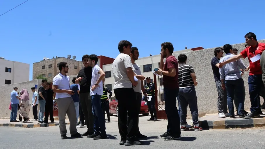 التوجيهي على عامين يثير الجدل.. أولياء أمور يطالبون بمراجعته