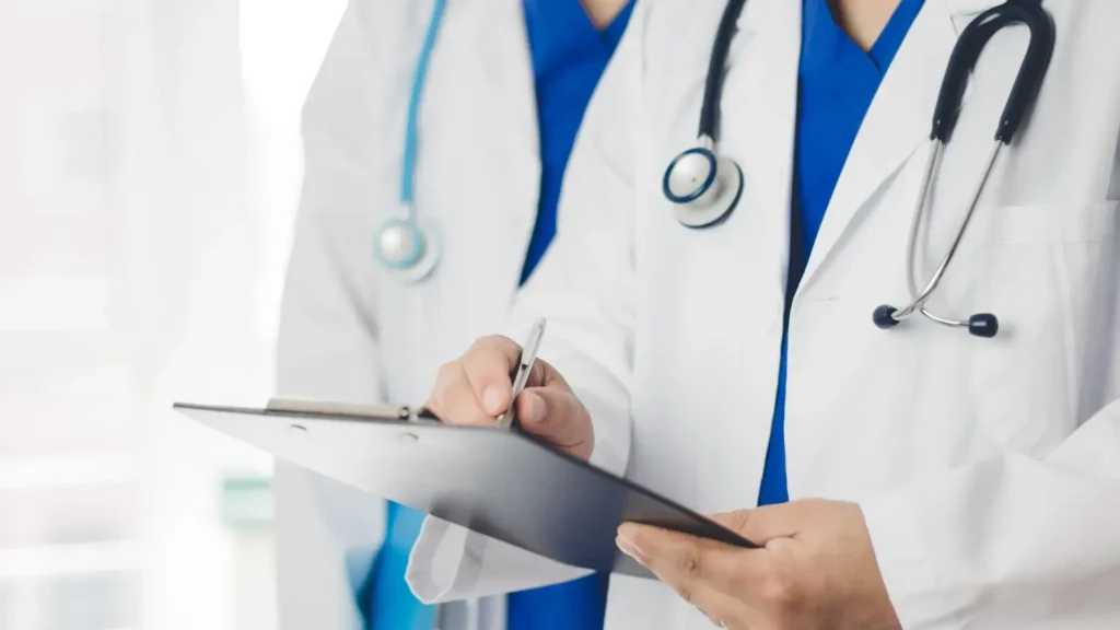 43 ألف طالب طب في الأردن وخارجه.. فجوة التخصص تهدد آلاف الخريجين
