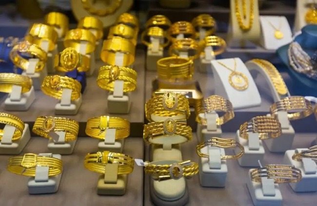 الذهب يواصل التحليق في الأردن.. غرام 21 يقفز إلى 91.2 دينارًا