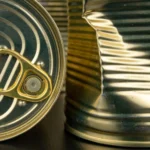 «الغذاء والدواء» تحذر.. عبوة مثقوبة أو منتفخة قد تهدد سلامتك