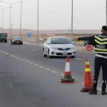 مخالفة خطرة على طريق وادي عربة.. ضبط شاحنة تقل 29 راكباً