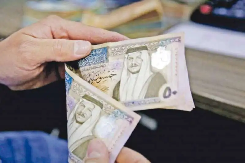 قروض الأردنيين ترتفع 200 مليون دينار.. وعمان في الصدارة