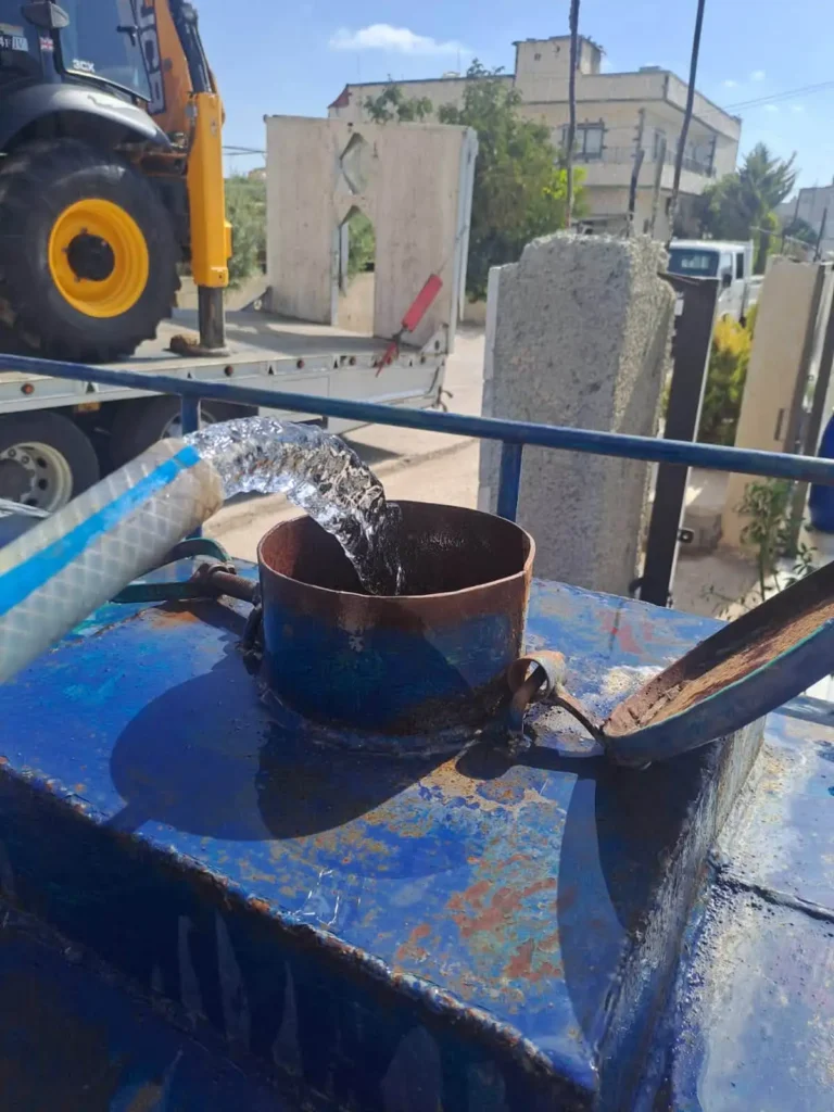 حملة على سارقي المياه.. ضبط حفارة وخطوط تزود مشتل ومنازل في عمّان