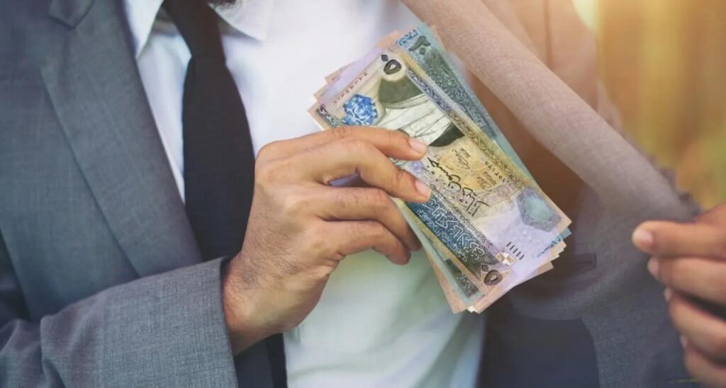 هيئة الخدمة تحسم الجدل حول مكافآت موظفي القطاع العام