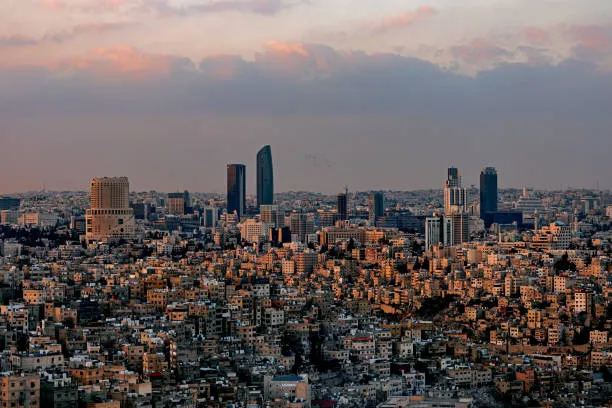 استقرار نسبي في الأجواء.. وانخفاض طفيف على الحرارة الأحد