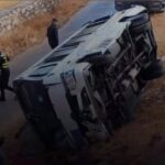 19 إصابة إثر تدهور حافلة في جرش