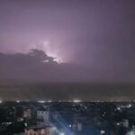 برق بنفسجي يضيء السماء لنحو 35 دقيقة.. خبير فلكي يفسّر الظاهرة