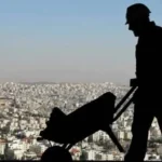 الضمان لا يعفي من تصريح العمل.. توضح حكومي بشأن الفئات الملزمة بإصداره