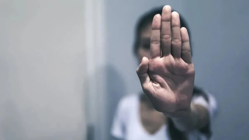 كاميرات المراقبة تحسم قضية تحرش بزبونات داخل محل خضار في عمّان