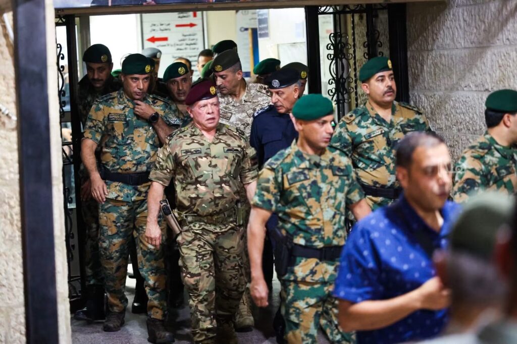 الملك يصل مستشفى الكرك للاطمئنان على حالة المصابين