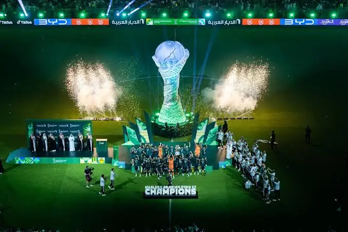 السعودية تتوج بكأس الخليج بفوزها على الإمارات